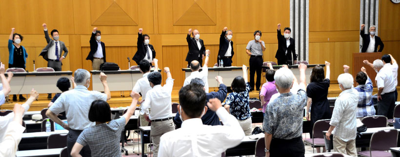 世論を高め、完全勝利へ闘い抜こうと団結を固めた（8月3日・東京）