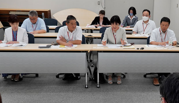 総務大臣への要請書を提出し、意見交換（7月3日・東京）