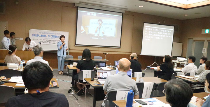 韓国国家人権委員会委員、国連女性差別撤廃委員会委員等を歴任、国内と国際社会での人権保障に尽力する申蕙秀さんは参加者の質問にも答えた（9月10日・大阪市）